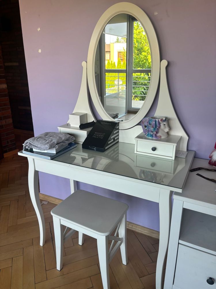 Toaletka biała + taboret