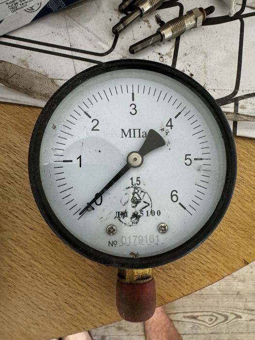 Продам два новых манометра