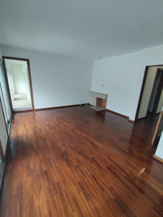 T2 condominio c/piscina em PENAFIEL