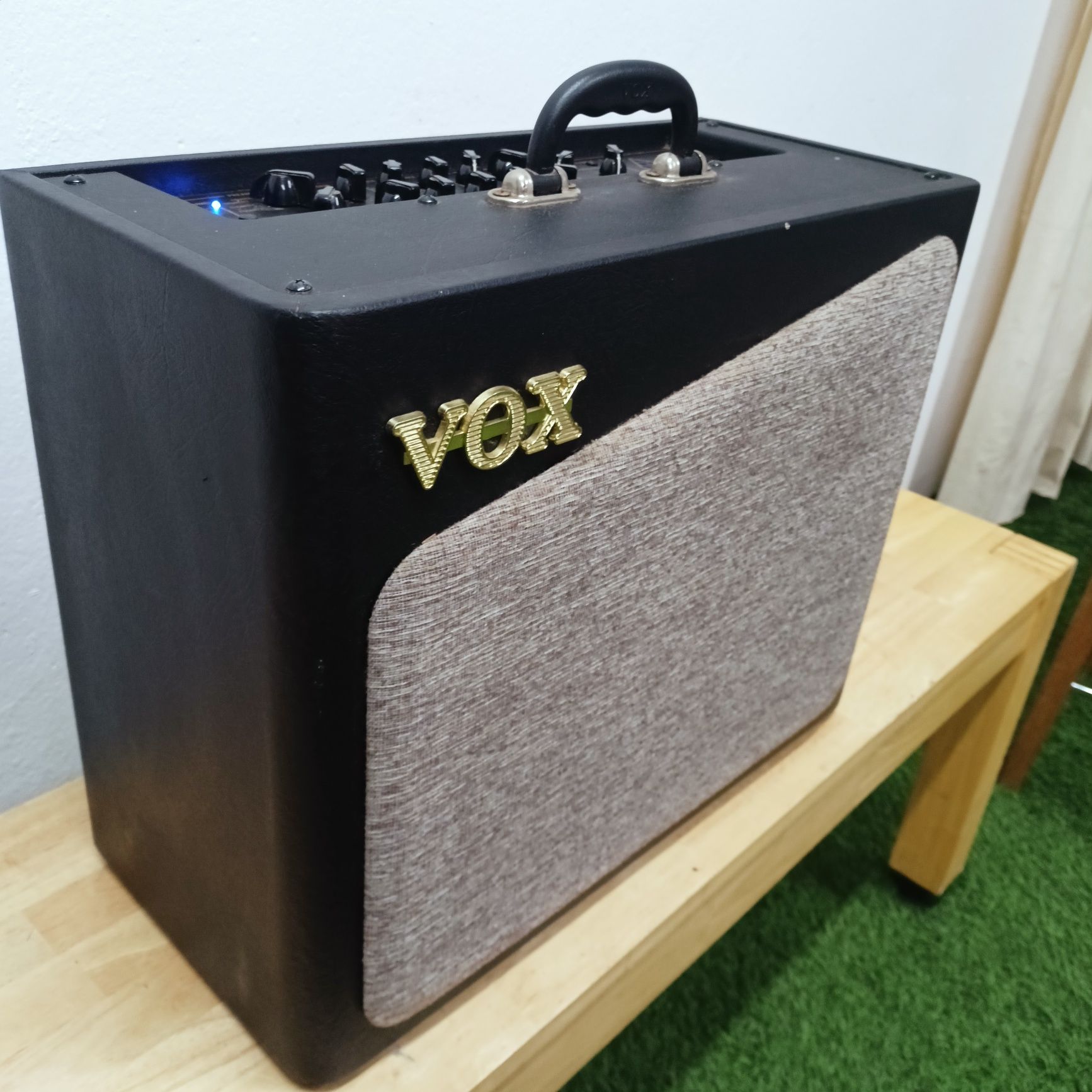 Wzmacniacz gitarowy combo lampowy -VOX AV30.