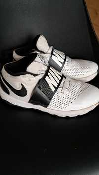 Buty adidasy Nike chłopięce r.37,5