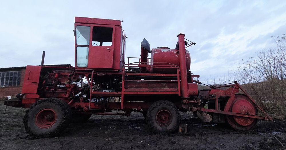 Гарбузовий самоходний комбайн