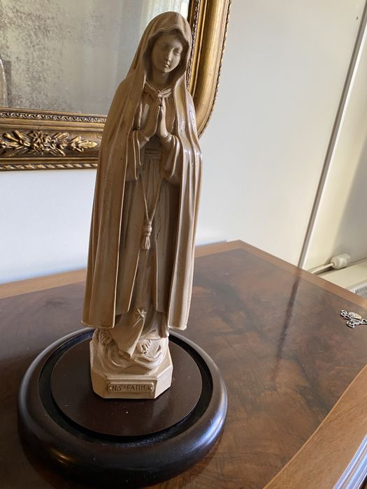 Estatueta da Virgem Maria
