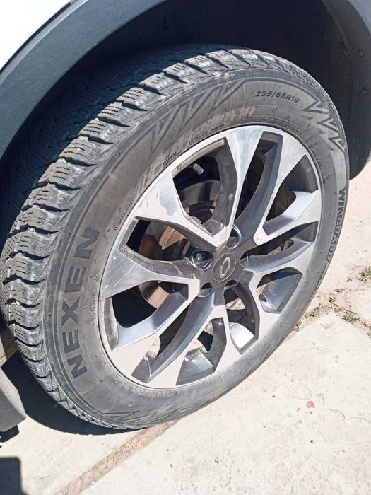 Продам зимову гуму NEXEN 235/55 R19