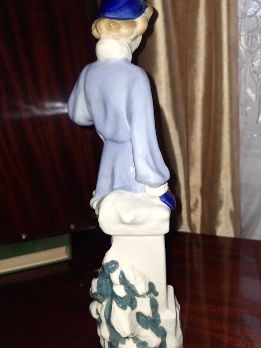 фарфор СССР 40-х годов Девушка на коньках