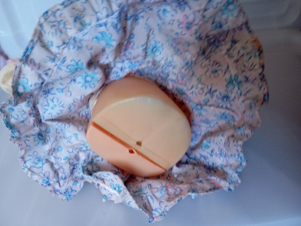 Boneca antiga com música.