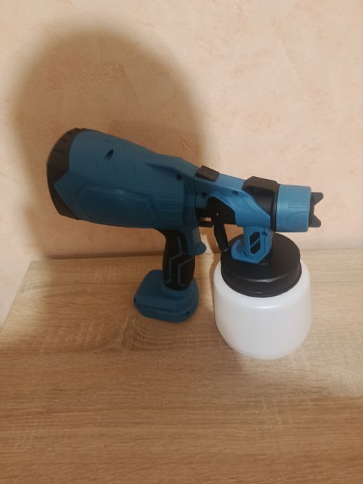 Краскопульт аккумуляторный makita