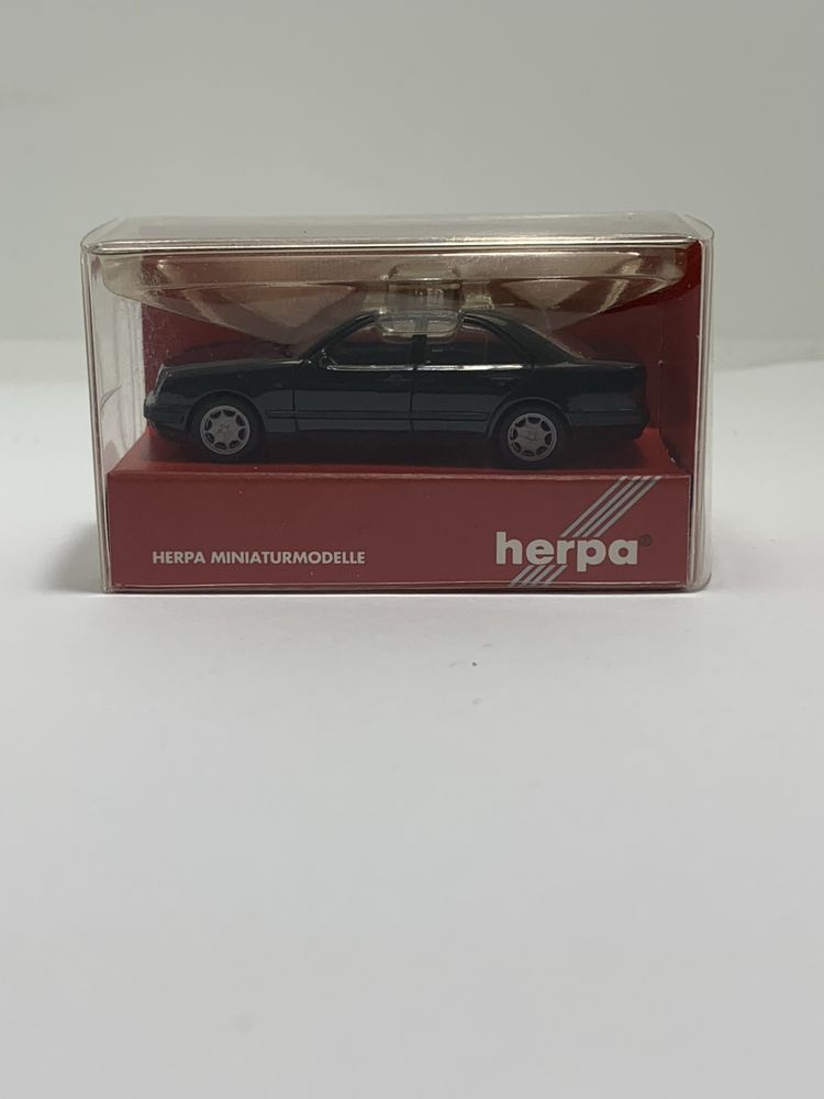 Mercedes E 280 da Herpa escala 1/87