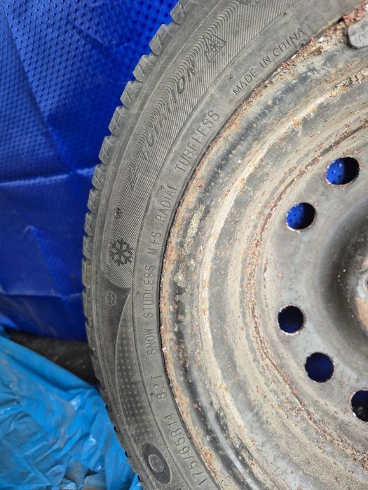 Зимовий комплект шин  Kumho I'Zen KW23 174/65R14