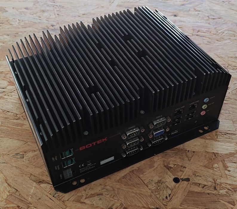 Komputer przemysłowy Advantech AIMB-212 z panelem dotykowym