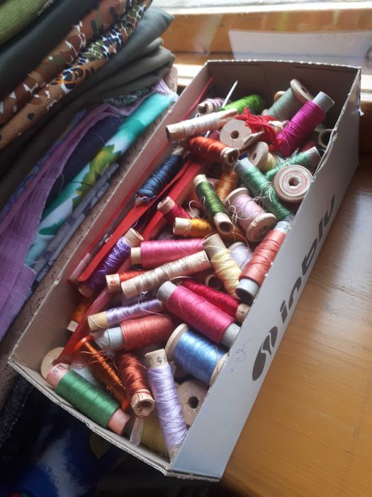 Продам різнокольорові тканини + подарунок