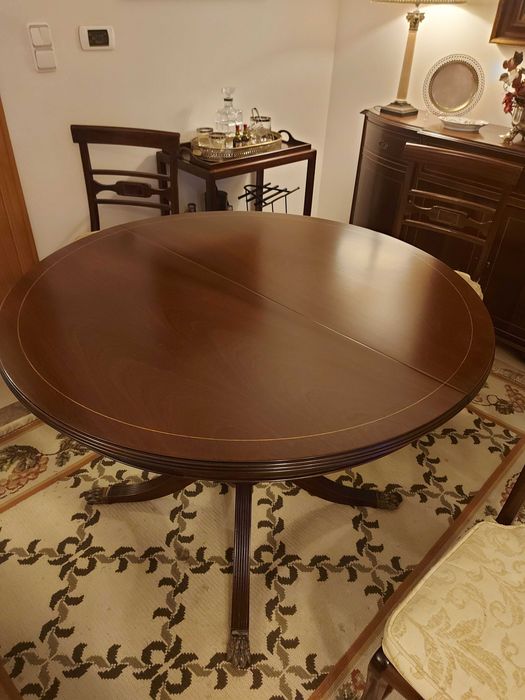 Mesa de jantar extensível e 4 cadeiras