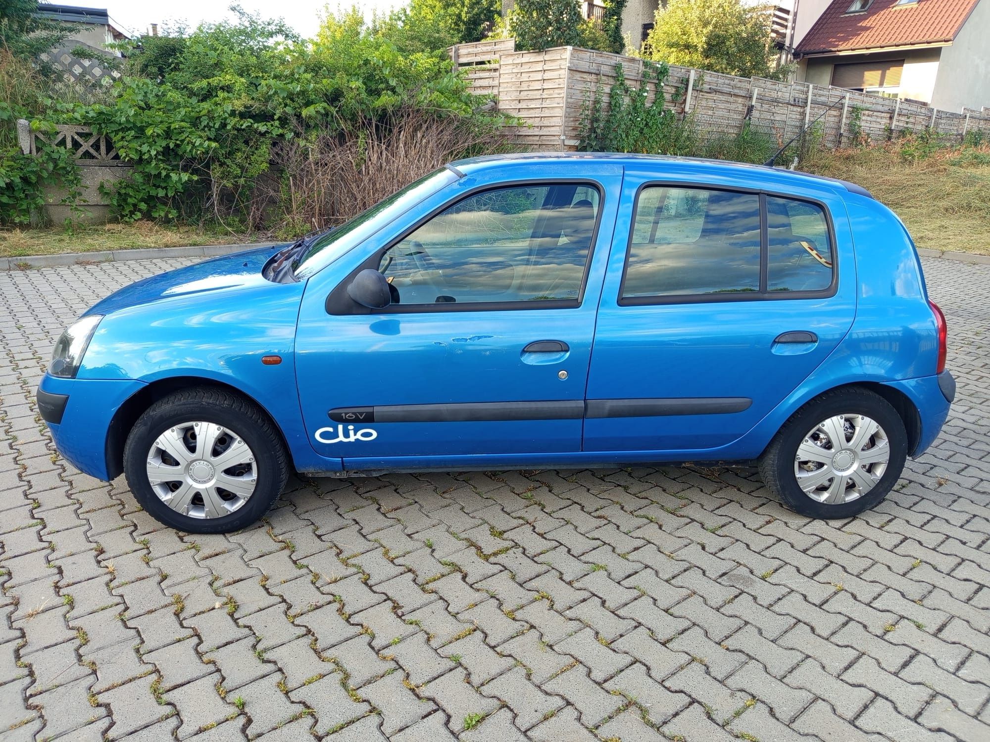 Renault Clio 2001 długie opłaty