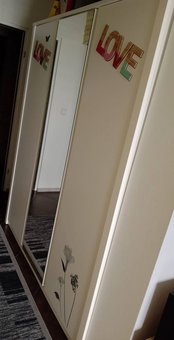 Szafa biała z lustrem