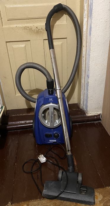 Продам безмішковий пилосос Daewoo ПІД РЕМОНТ.