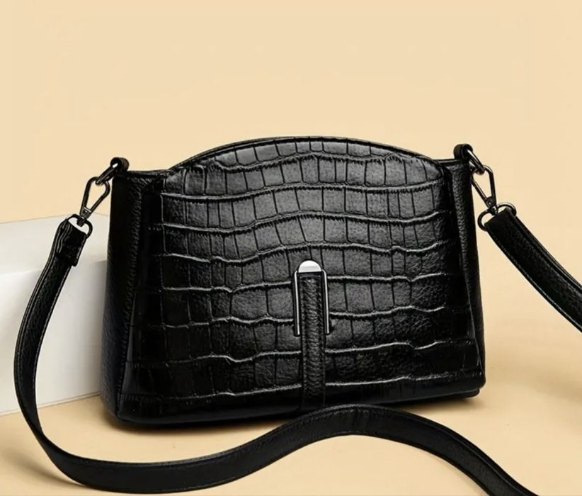 Жіноча сумка через плече.