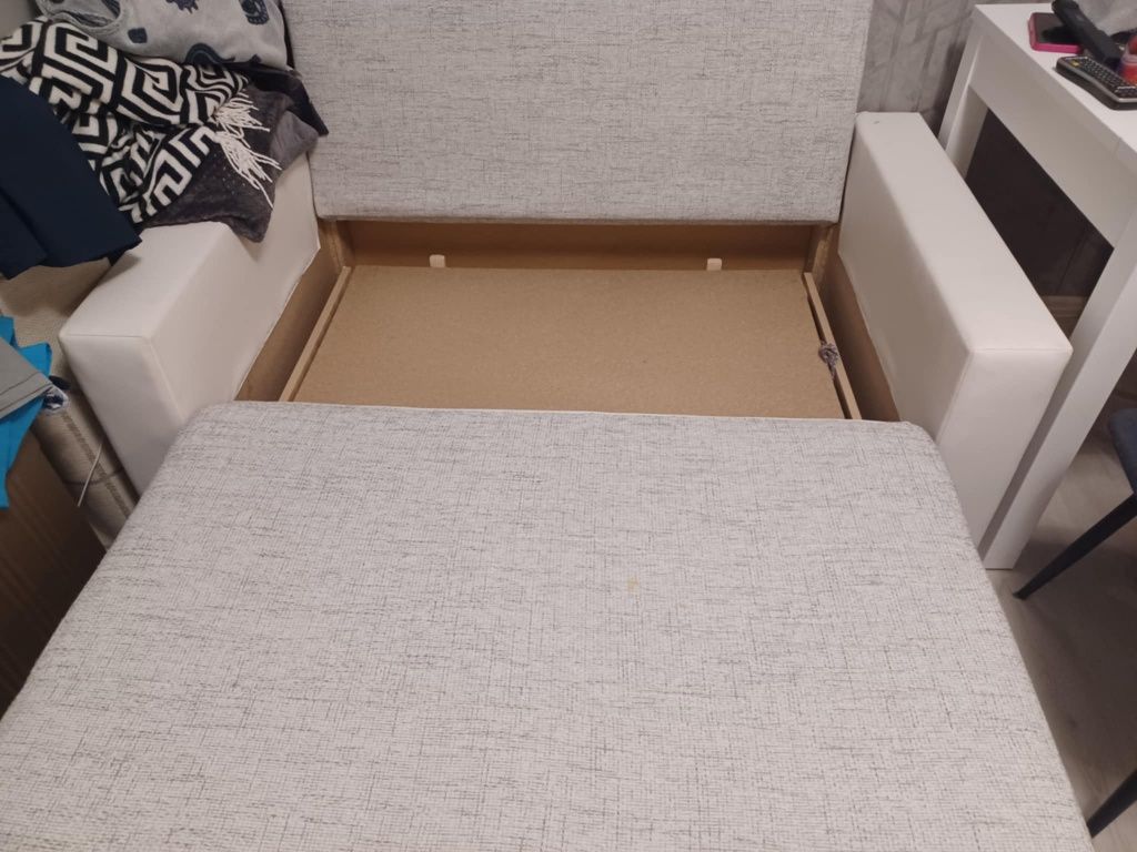 Sofa 2 osobowa biała rozkładana