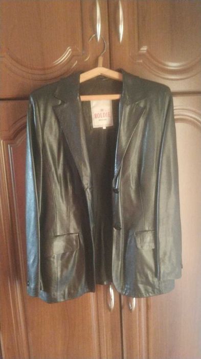 Піджак жіночий чорного  кольору розмір 44