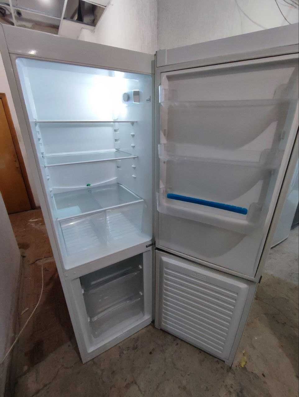 Холодильник вузький 50 см Candy FD48X в чудовому стані, гарантія