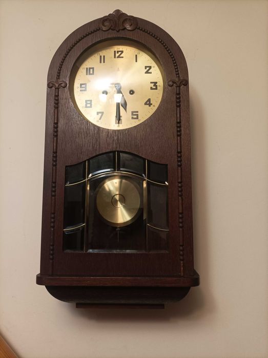 Stary zegar Babka Gustava Beckera