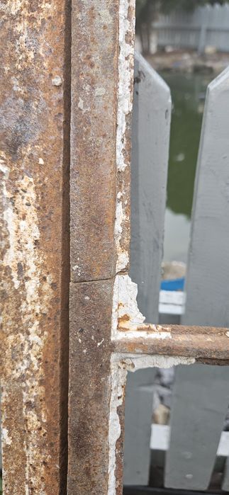 Stare okno żeliwne 90x66cm.