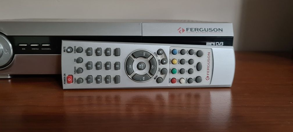 Tuner TV SAT Ferguson FX-7600 UCI z pilotem.