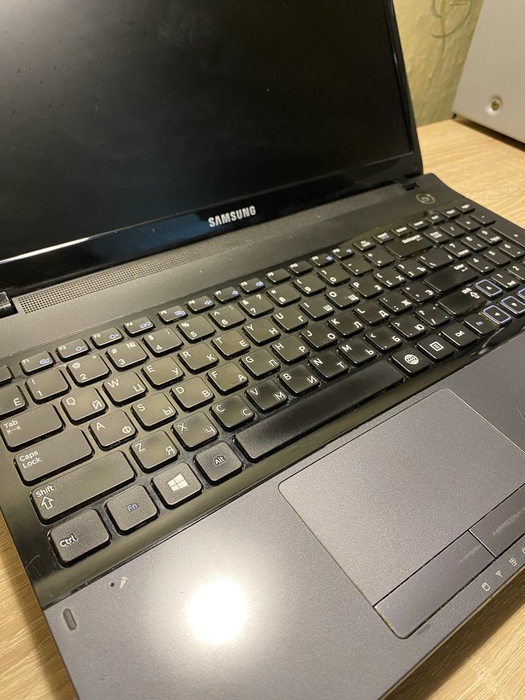 Ноутбук Samsung NP300e5x