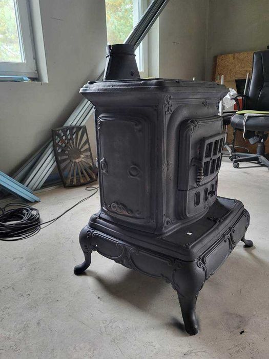 Piecyk piec kominek na drzewo Włoskiej firmy - 7 kW używany