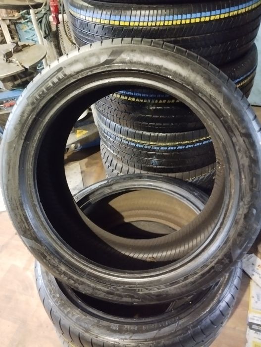 Одна літня шина Pirelli 275/40/20