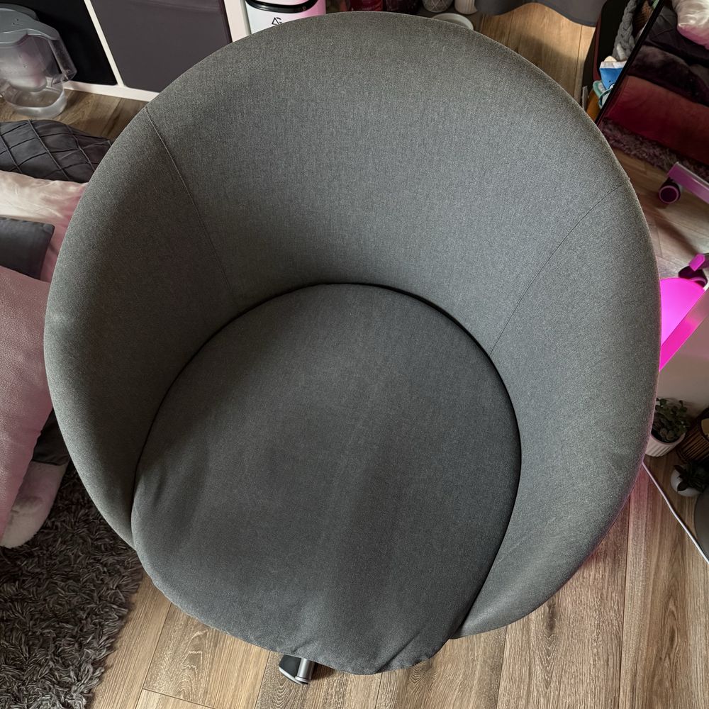 Fotel obrotowy biurowy krzesło ikea skruvsta szare na kółkach okrągłe