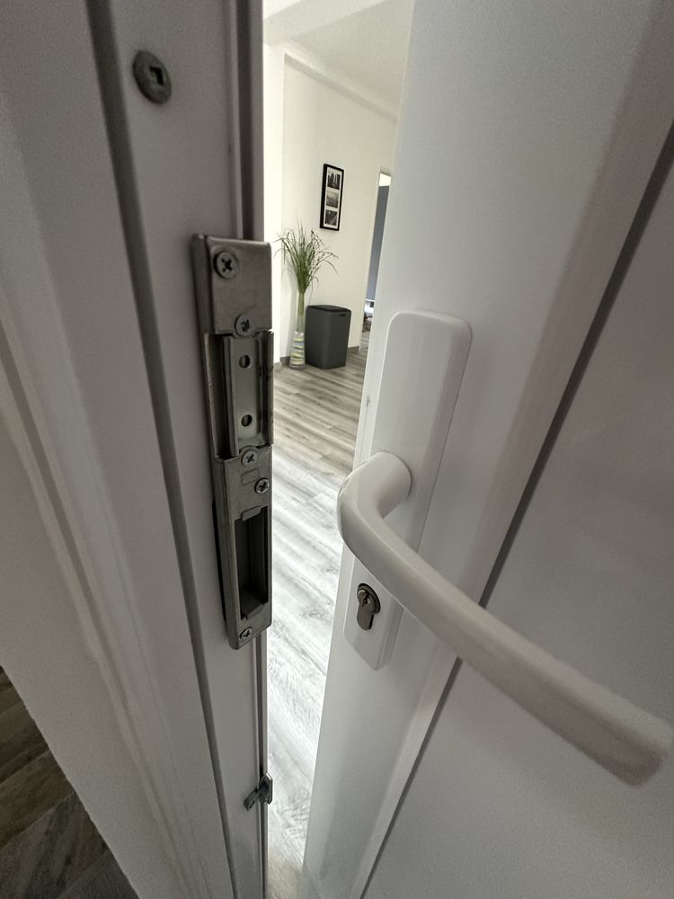 Porta de entrada de PVC BRANCA DIREITA