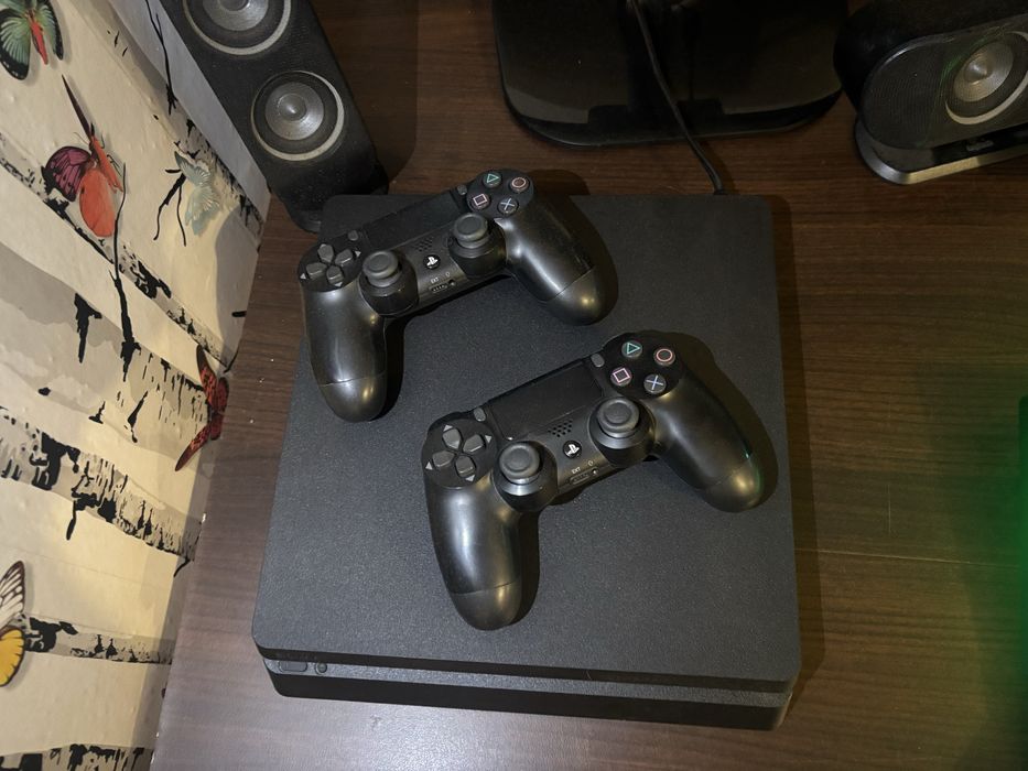 Konsola ps4 slim z grami