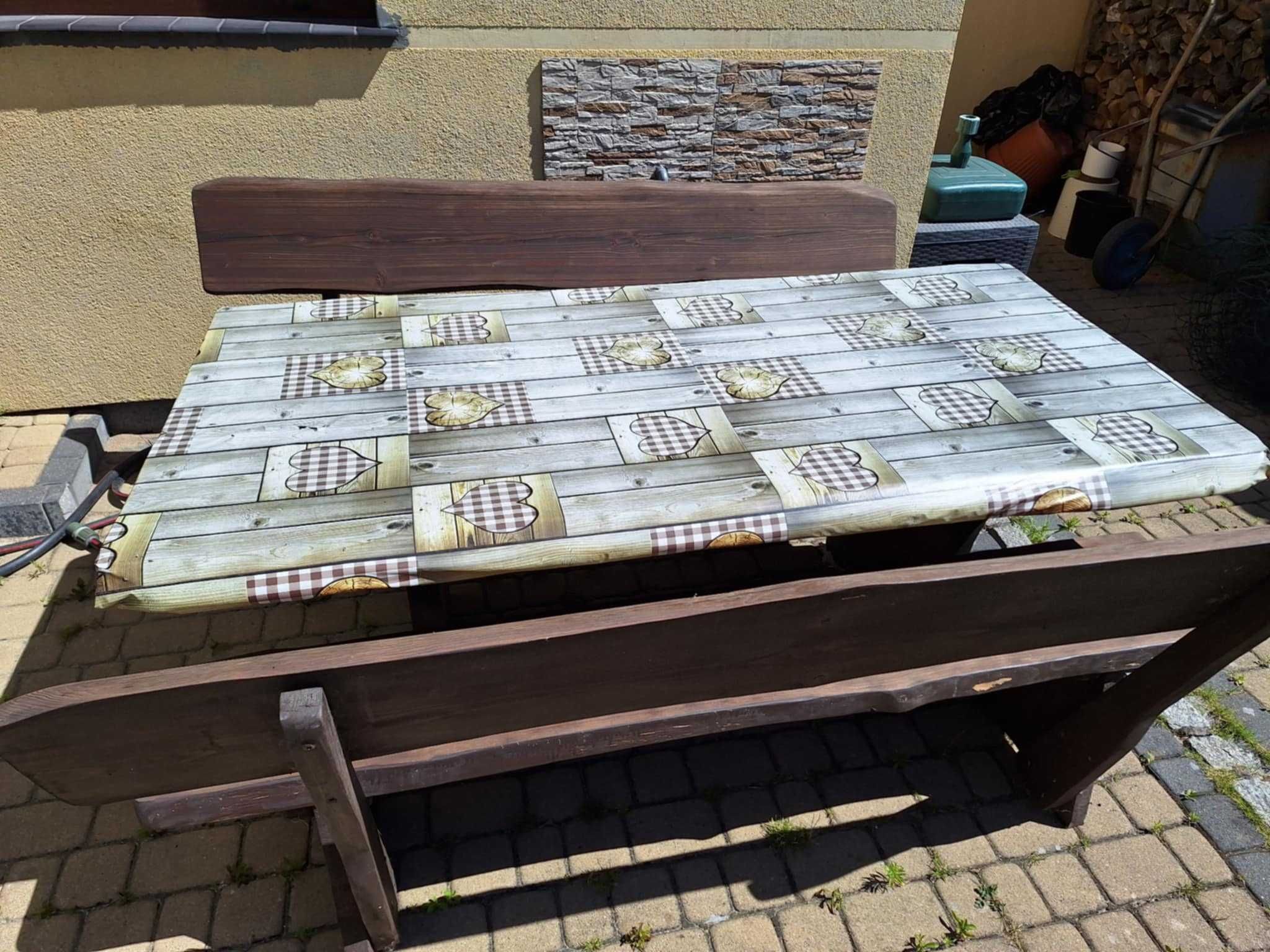 Zadbane, solidne, meble ogrodowe z litego drewna