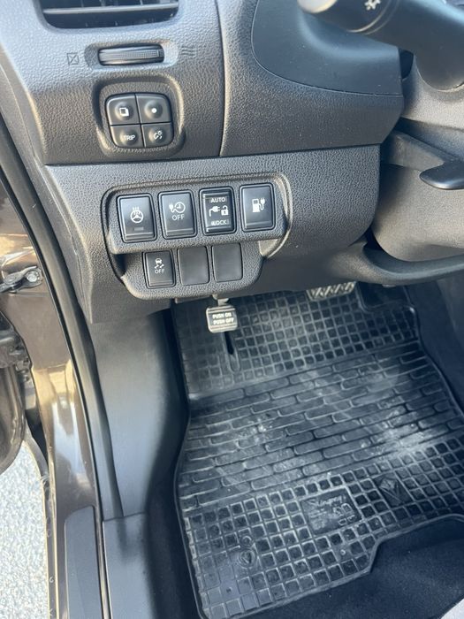 Продам nissan leaf