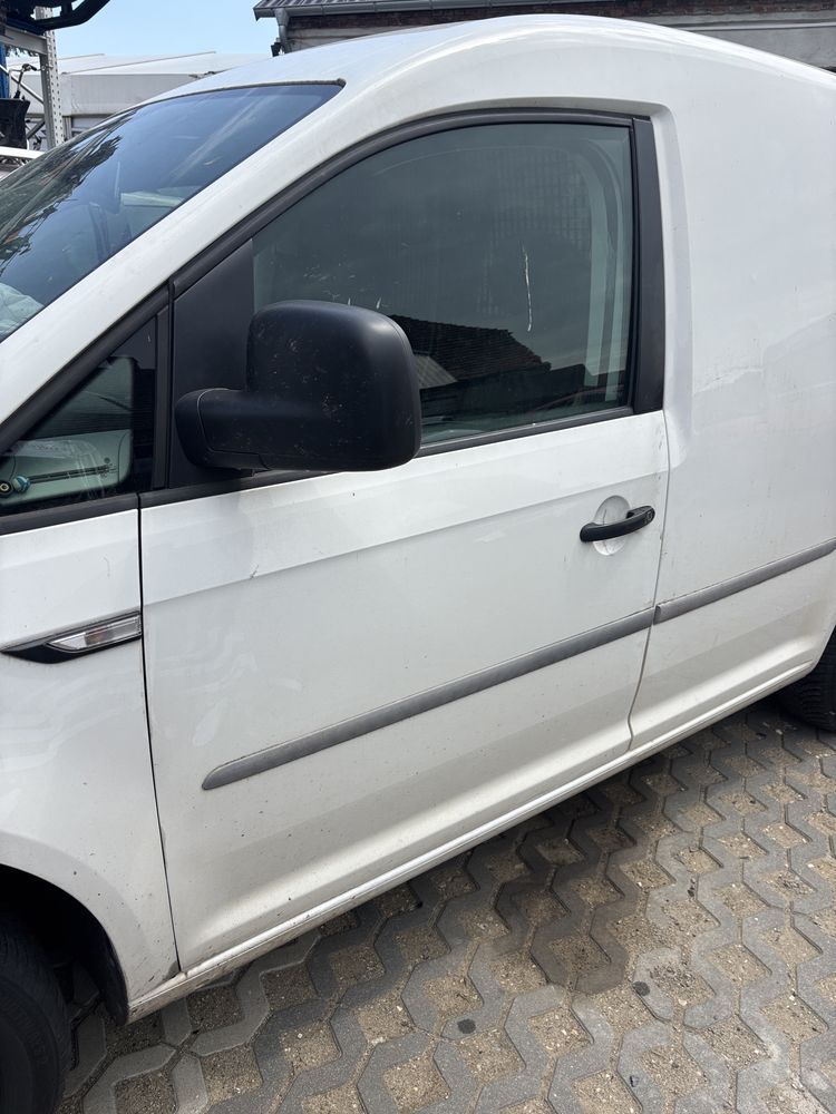 VW Caddy 2k5 drzwi lewy przód lb9a