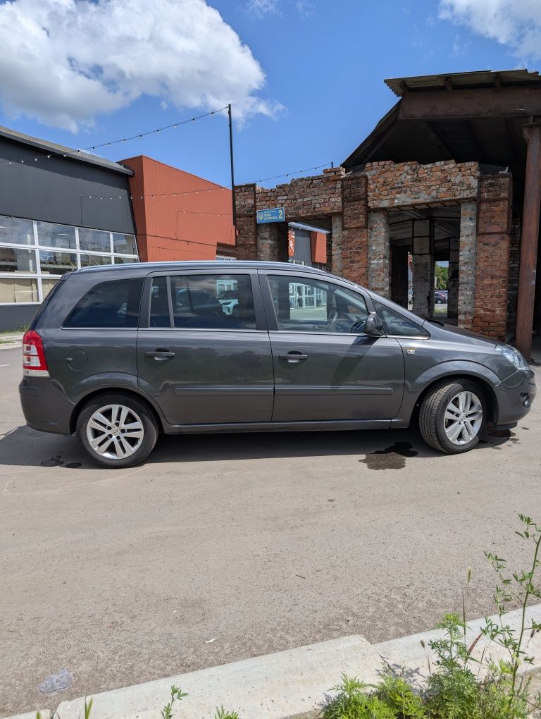 Opel Zafira 2010 року тільки що з Німеччини
