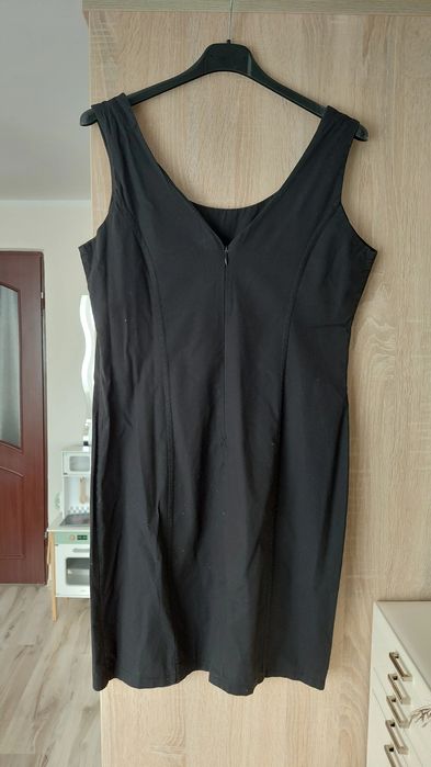 Czarna prosta sukienka damska na grubych ramiączkach house M