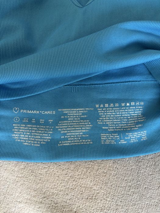 Niebieski top sportowy- dopasowany