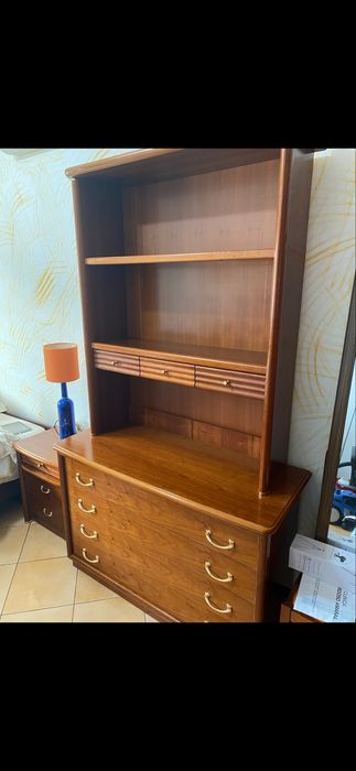 Mobília de quarto individual em nogueira