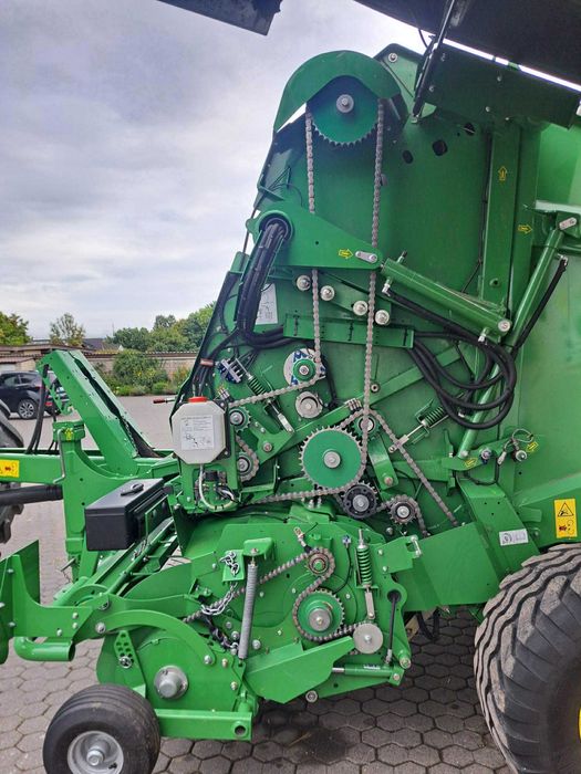 Prasa John Deere V451M
