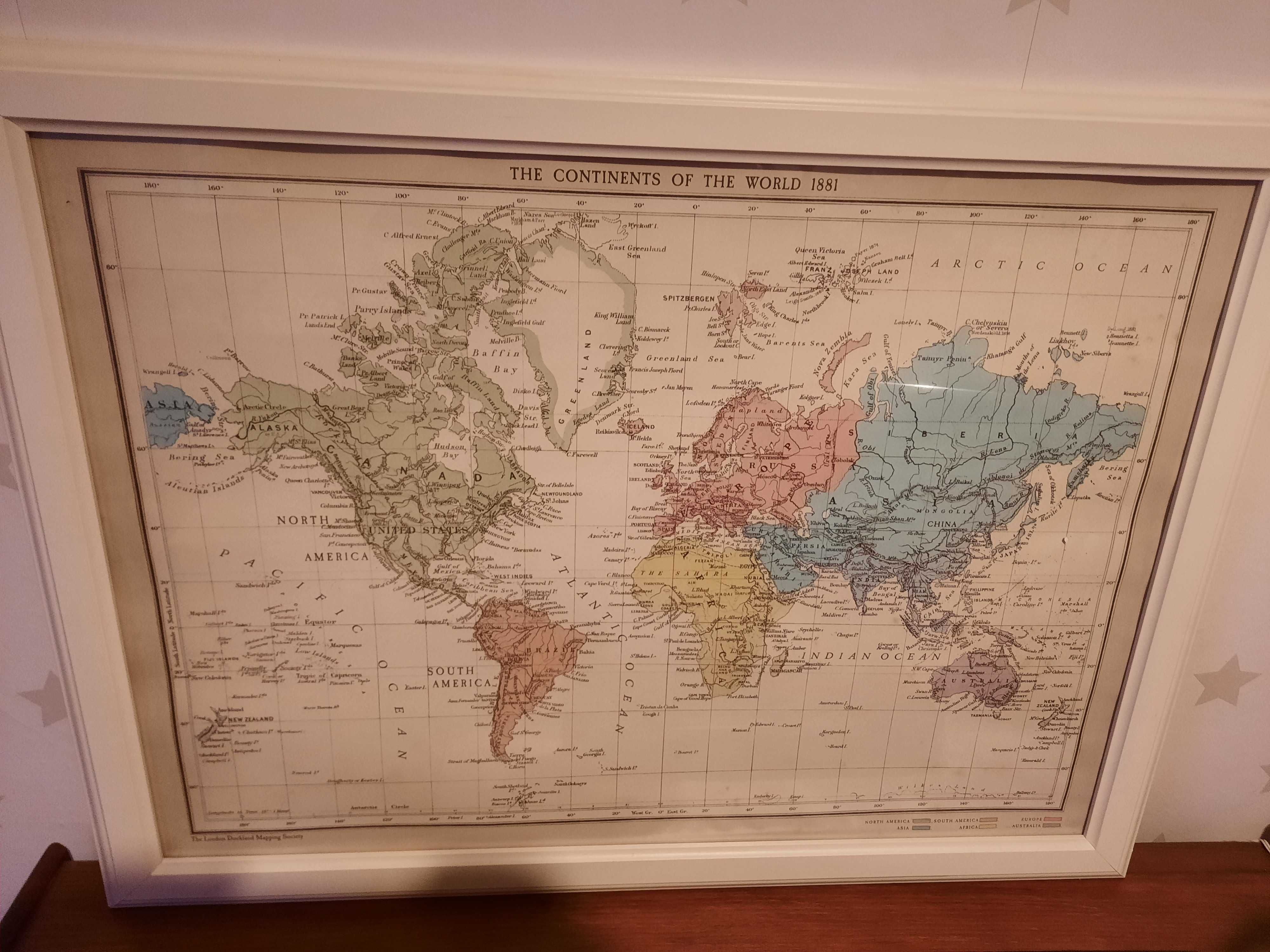 Mapa mundo com caixilho