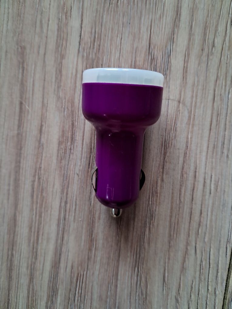 Sprzedam ładowarkę USB.