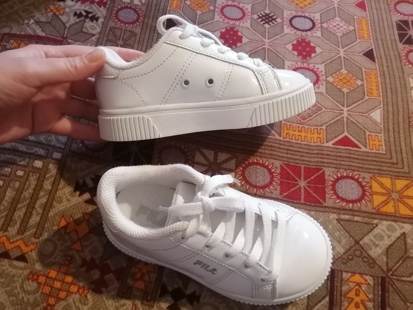 Белые кеды кроссовки Fila 27 р. на девочку.