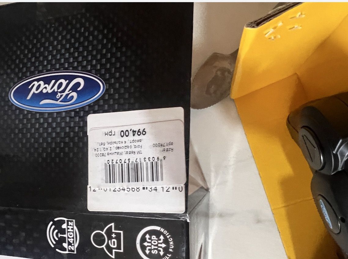 Автівка на радіокеруванні , нова Ford gt