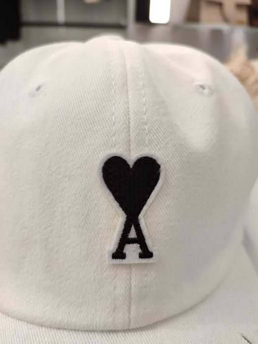 Кепка AMI Paris Torn Cap White