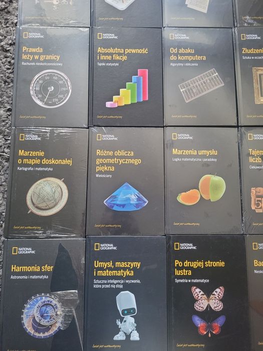 Zestaw 37 ksiazek z serii Świat jest matematyczny