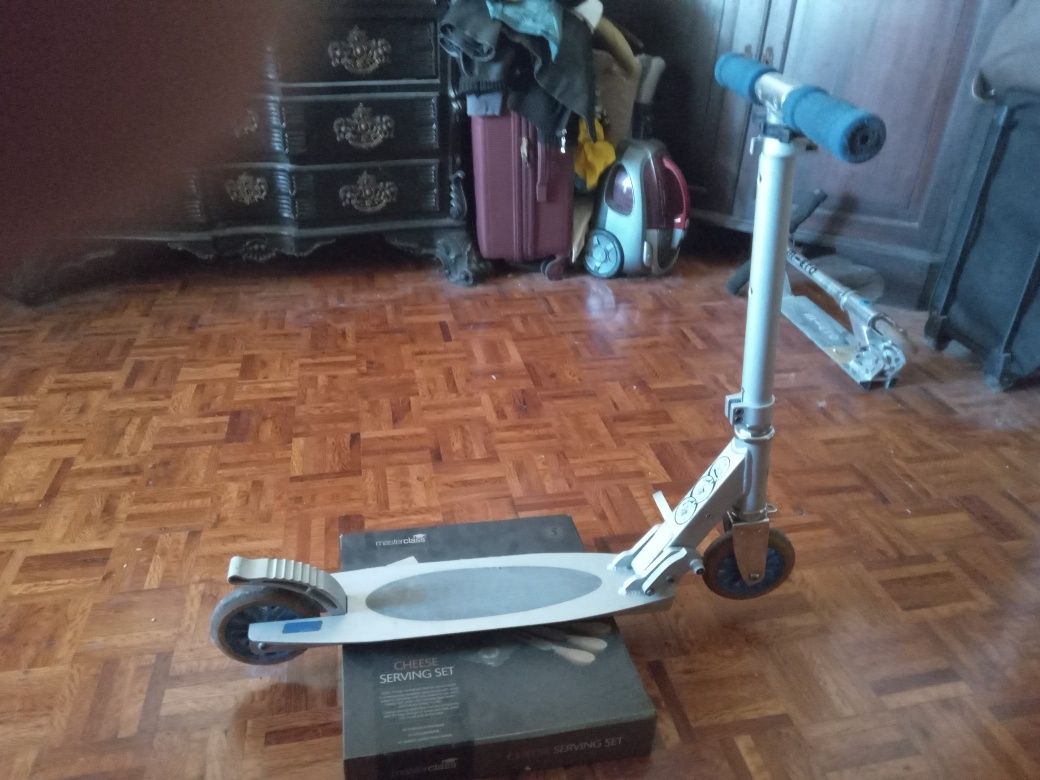 2 trotinetes marca micro e decathlon
