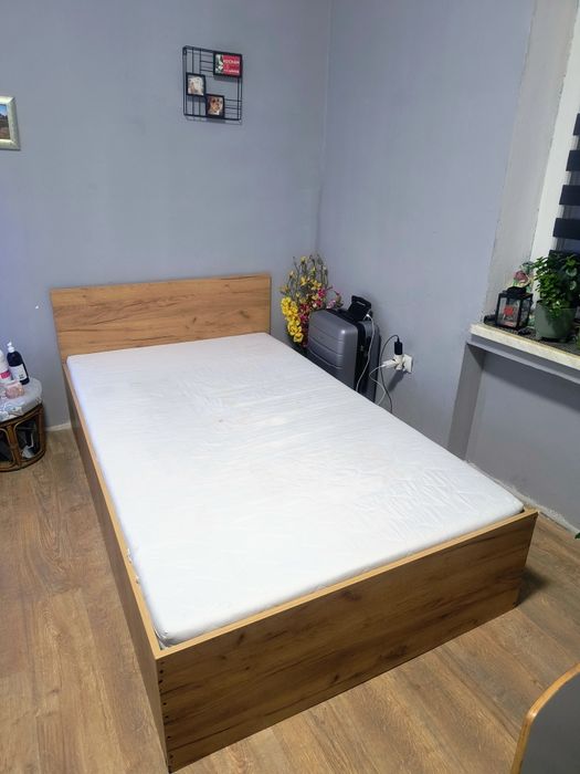 oddam za darmo łóżko do sypialni z materacem