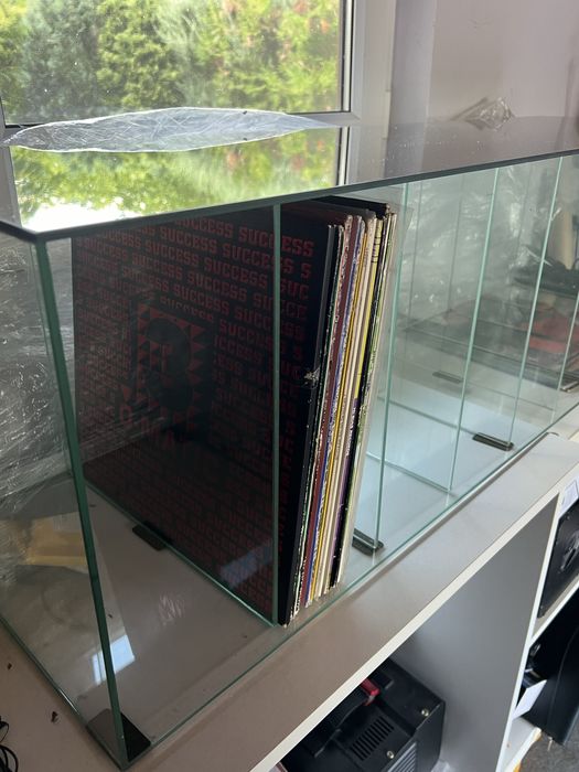 Szklana szafka regał na płyty vinylowe, winylowe 120 cm