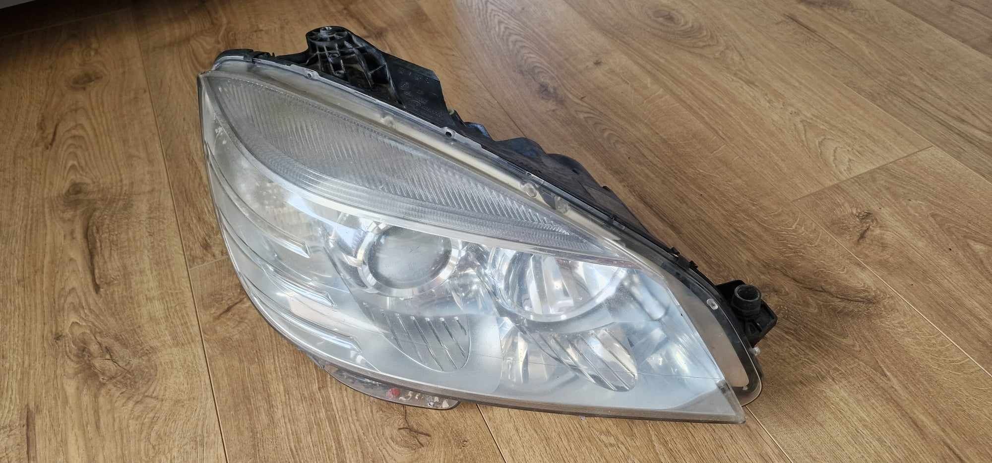 Reflektor lampa prawy przód W204